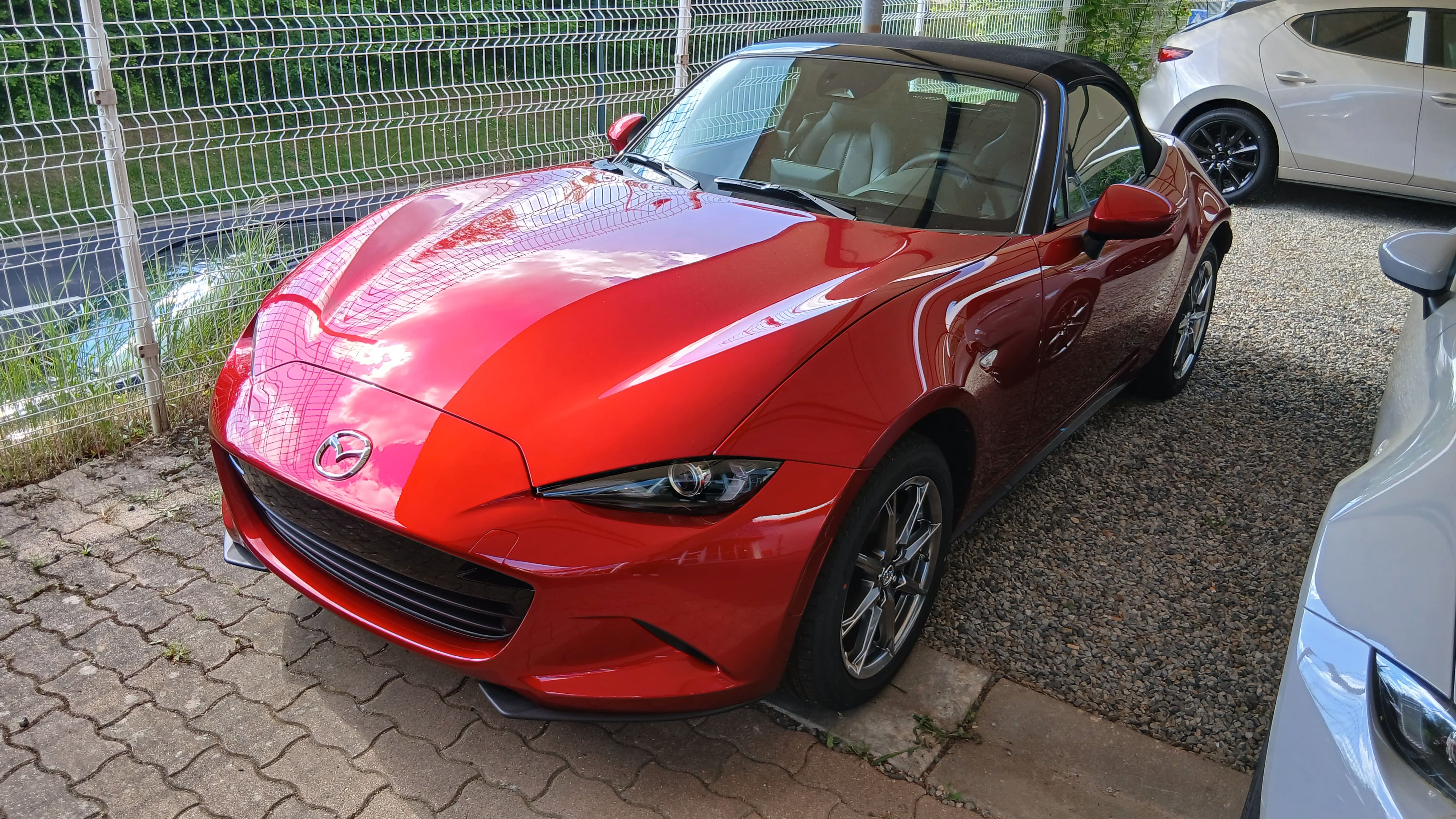 En savoir plus sur MAZDA MX-5 ROADSTER